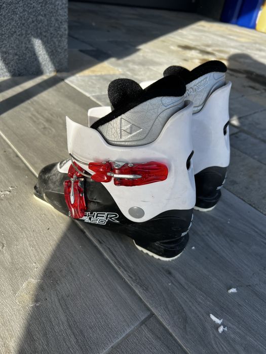 Гірськолижне спорядження, лижі, палиці, шлеми