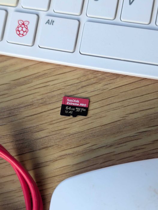 Raspberry Pi 400 Personal Computer Kit + 64GB SanDisk Extreme Pro