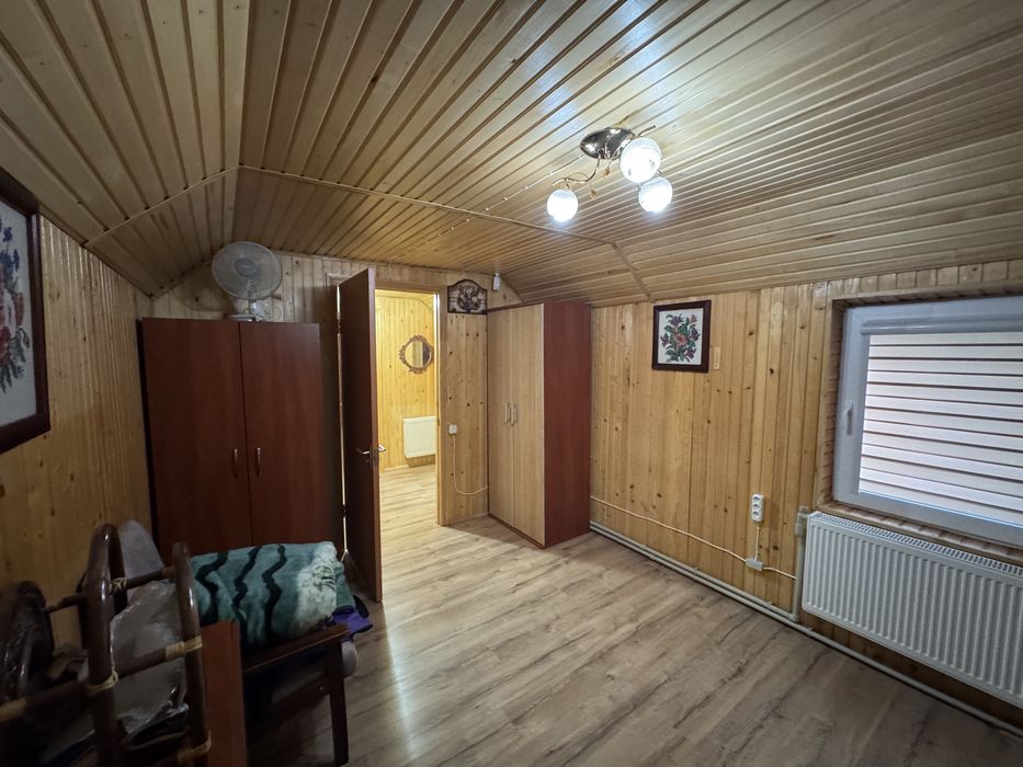 Заміський будинок з ділянкою