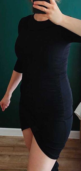 Dopasowana sukienka z Cubusa