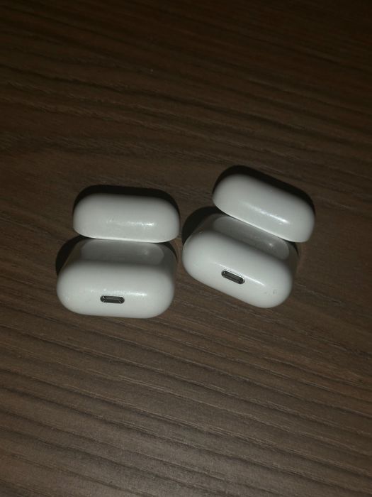 AirPods 2 — оригінальний кейс (тільки кейс, без навушників