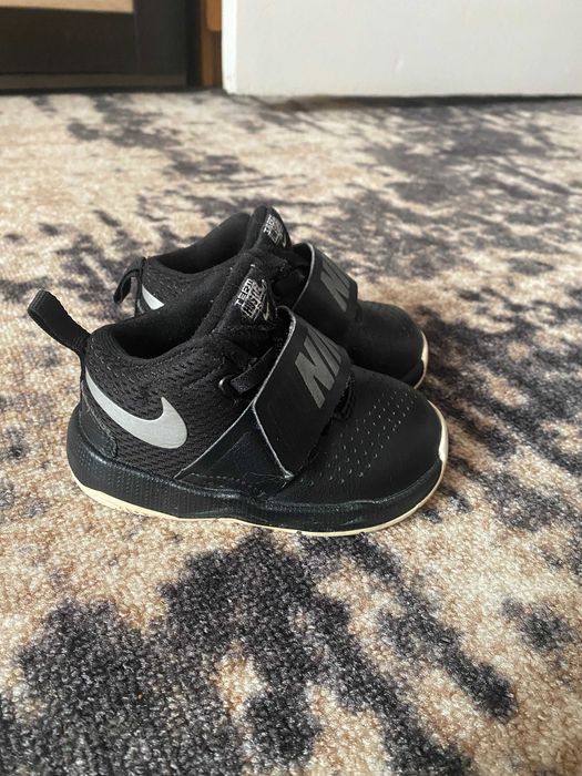 кросівки Nike Hustle D 8