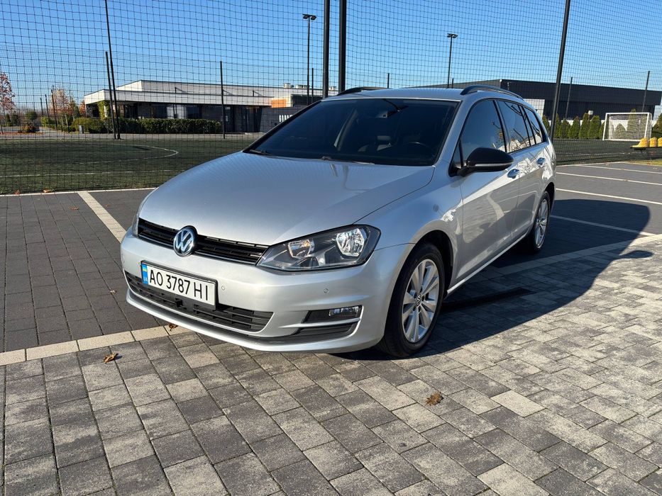 Volkswagen Golf 7 .