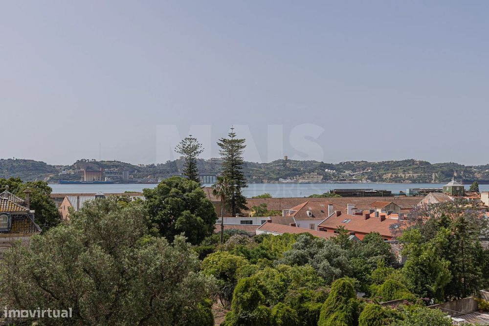 T6 com 130m2 Vista Rio à Rua da Junqueira - Belém
