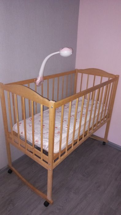 Кроватка детская деревянная