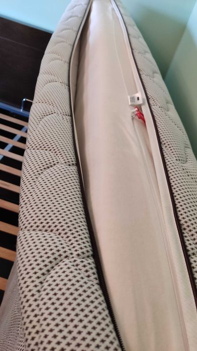 Cama com colchão Colunex ( duas ) como novas