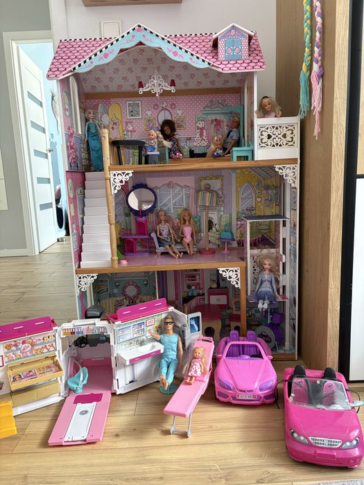 Domek Barbie plus karetka Barbie i gratisy