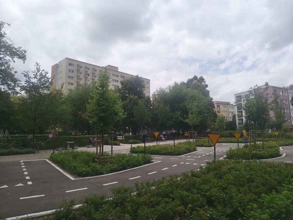 Jasna kawalerka z oddzielną kuchnią Anielewicza