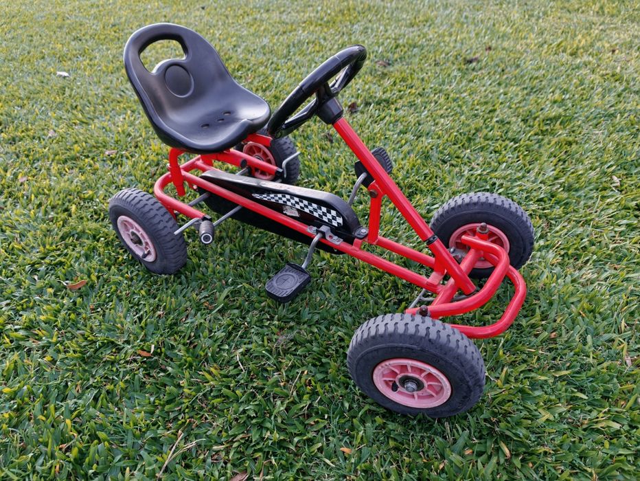 Kart a pedais para criança
