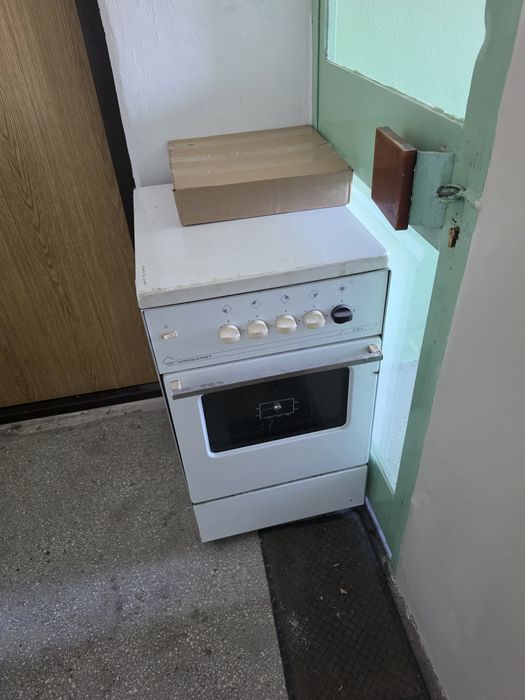 Oddam za darmo kuchenkę gazową okap i drzwi