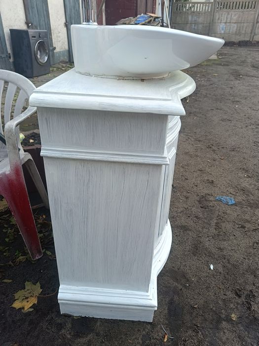 Śliczna szafka,zlew ,wezyki