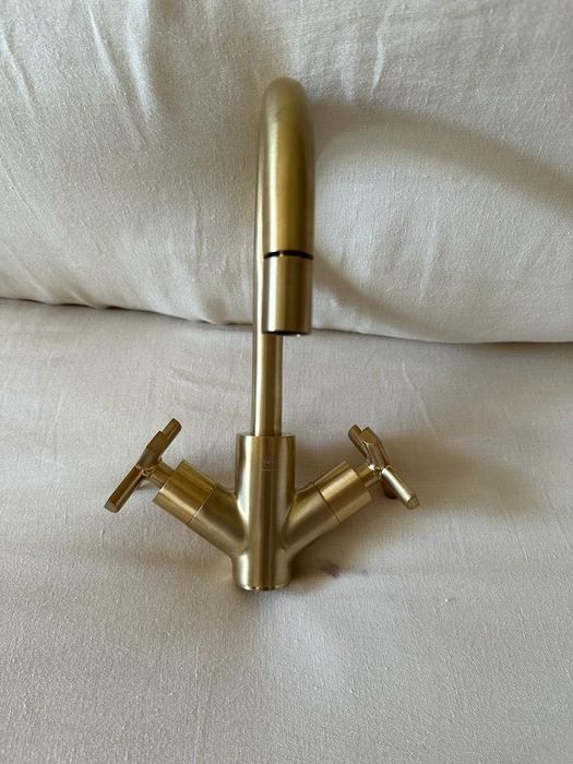 NOVAS!  5 Torneiras Misturadoras Bidé marca OFA em ouro escovado