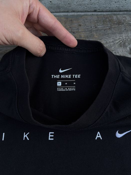 Czarna koszulka z haftowanym logo Nike Air, rozmiar M