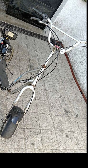 Trotinete a motor a puxar bem