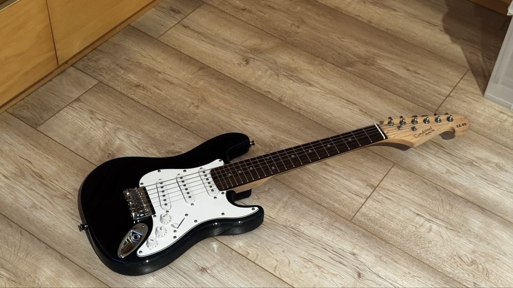 Dziecięca Gitara Elektryczna Tanglewood EE 12 Czarna Stratocaster BDB