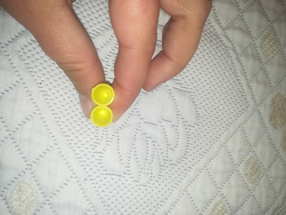 Copos Amarelos para Casa de Bonecas