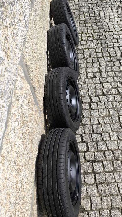 4 jantes 15" de ferro com pneus Michelin como novos