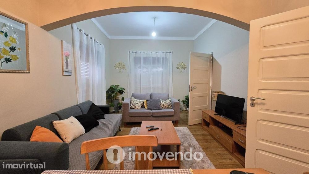 Prédio urbano, com três T4 e garagem, em Asseiceira, Tomar