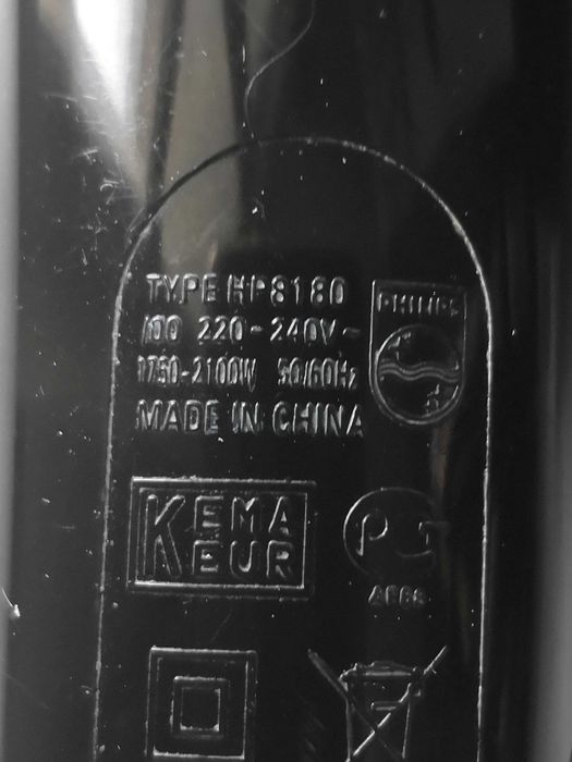 Фен Philips SalonDry Control HP8180