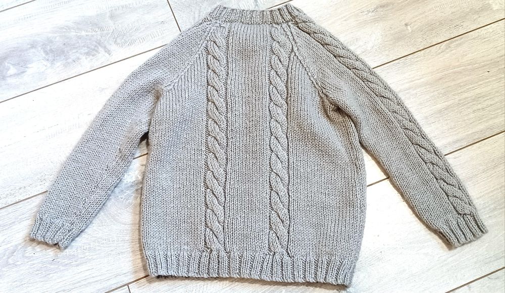 Sweterek ręcznie robiony 110 dziewczynka