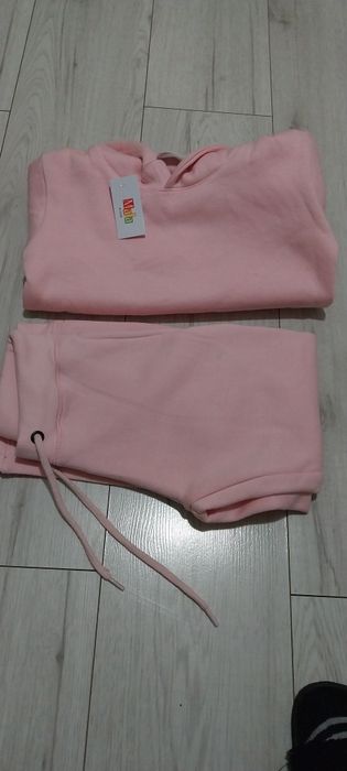 Nowy dres dla dziewczynki 122