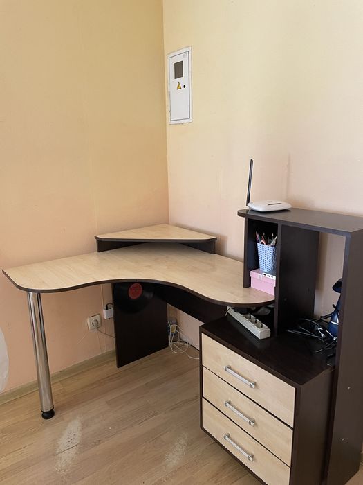 Компʼютерний стіл