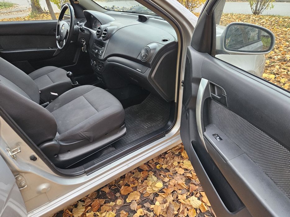 Chevrolet Aveo 2009 рік 1.2 бензин для військових