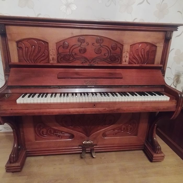 Sprzedam pianino -antyk