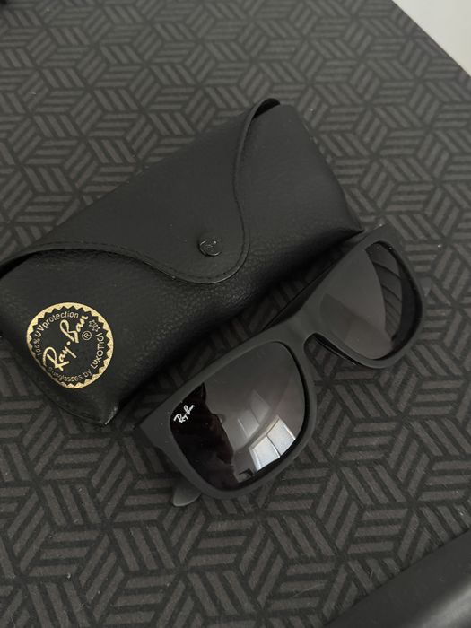 Нові сонцезахисні окуляри Ray-Ban Justin