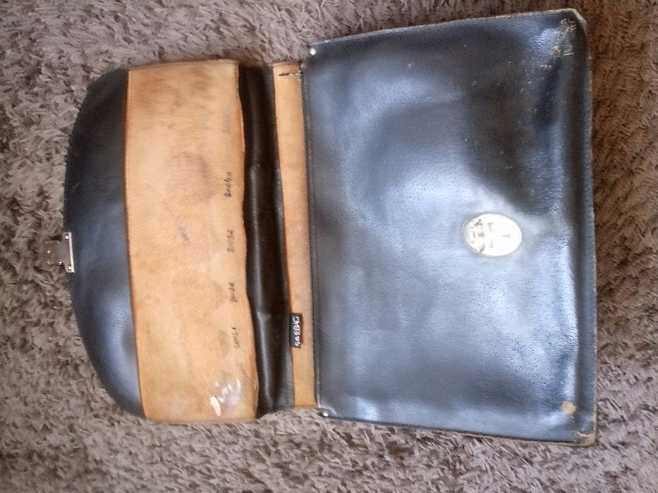 Neseser czarny skórzany