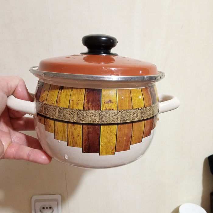 Кастрюля в отличном состоянии  2,5литра