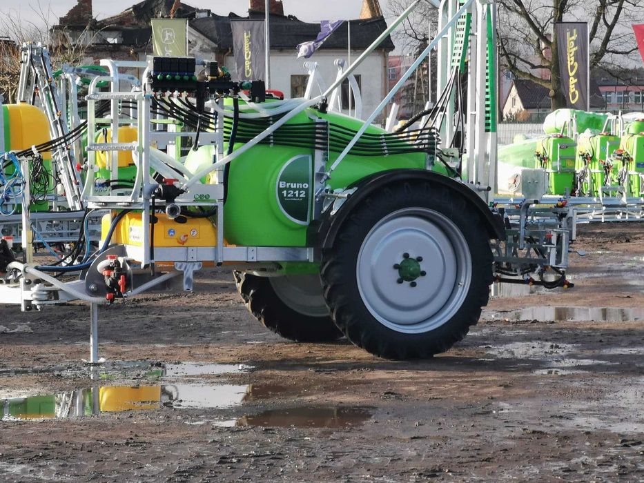 Opryskiwacz ciągany polowy TOLMET Bruno 1500 15m od 1000l do 2500 raty