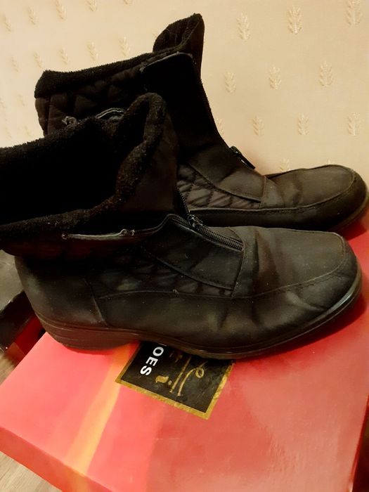 Высокие сапожки 39 размера  25.5 см стелька.