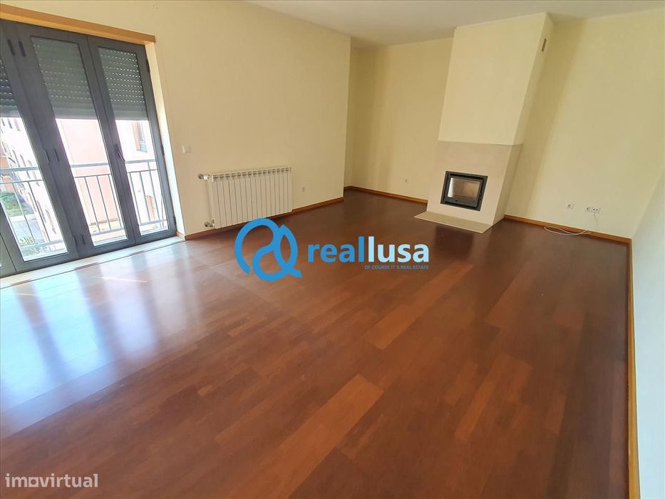 Apartamento T4 c/ garagem Oliveira do Douro Vila Nova de Gaia — Oliveira do Douro, Porto