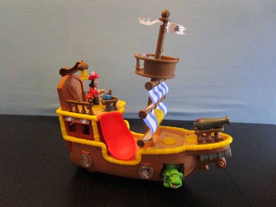Barcos do Jake Pirata e Capitão Gancho (é possível venda em separado)