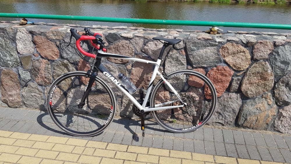 Sprzedam rower GIANT DEFY 2 lub zamienię na mtb.