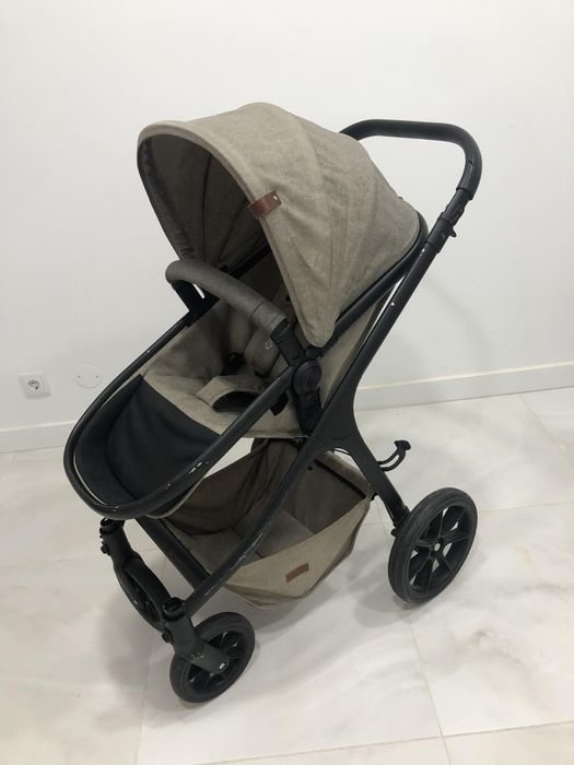 Carinho de bebe em bom estado, leve e pratico