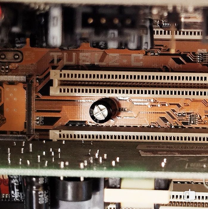 Płyta główna ASUS TUSL2-C,kultowy "Święty Graal" dla fanów komputerów retro