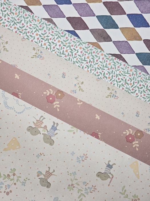 Papier Maileg 50x55cm. Idealny na tapetę do domku myszek Maileg.