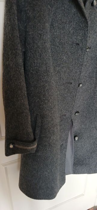 Casaco comprido cinzento