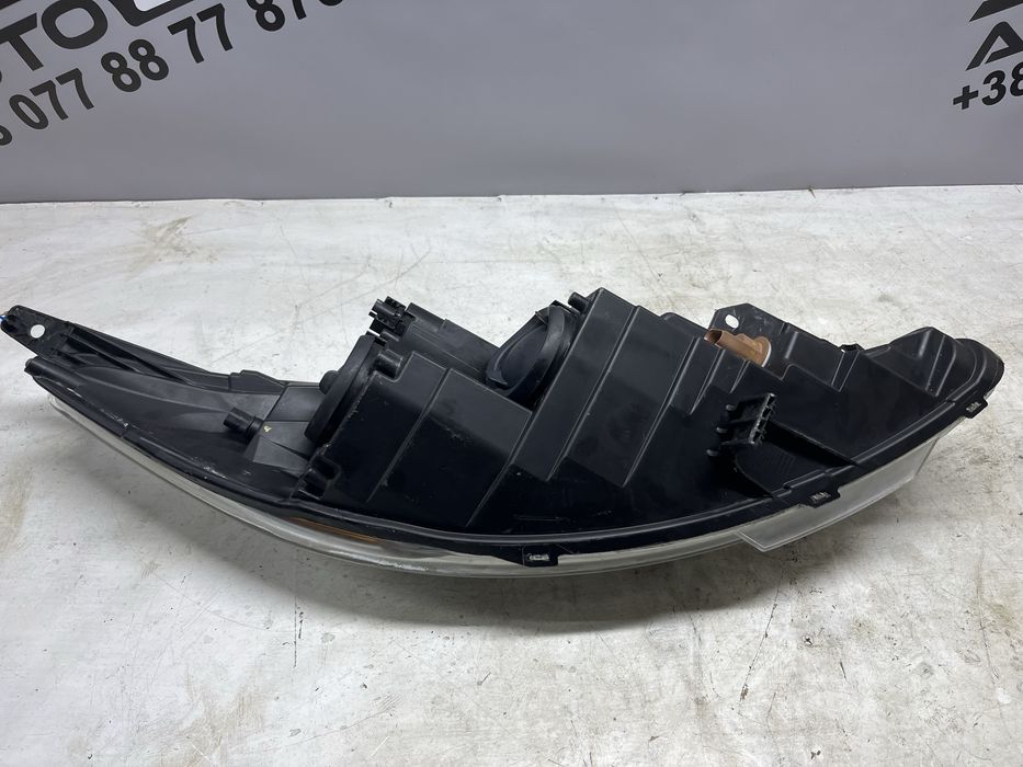 Ліва фара Ford Fiesta usa