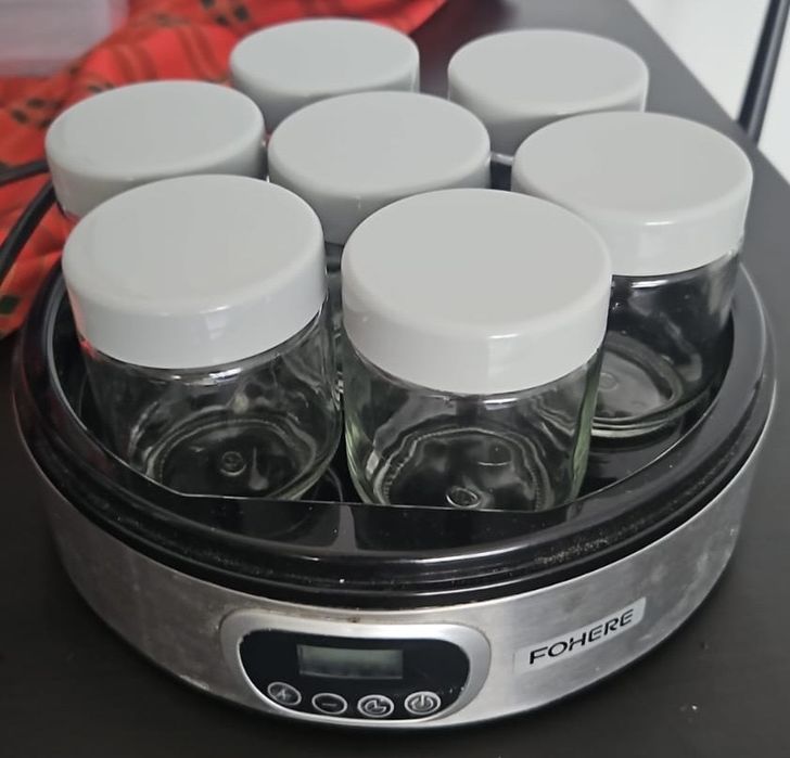 Iogurteira da marca Fohere com 7 frascos de vidro