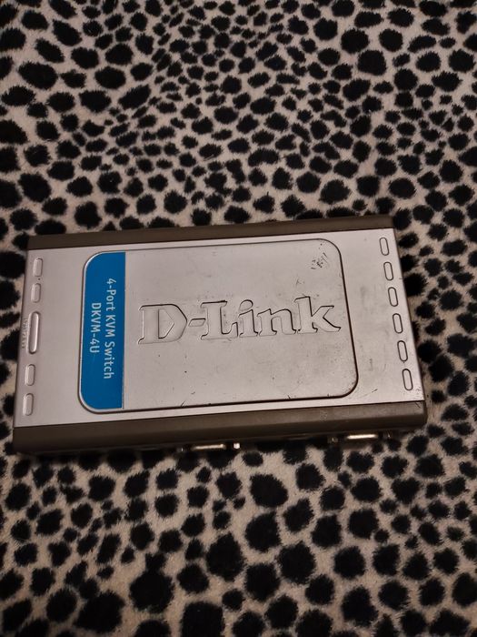 Продам робочий  D-Link 4-Port KVM