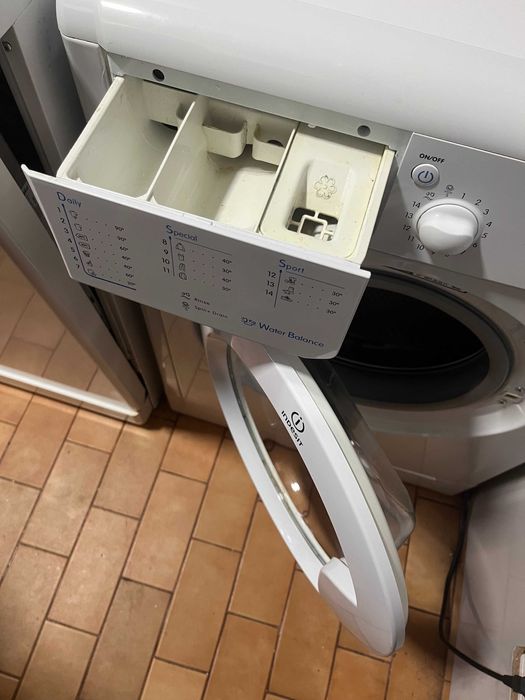 Máquina de Lavar Roupa INDESIT 8kg