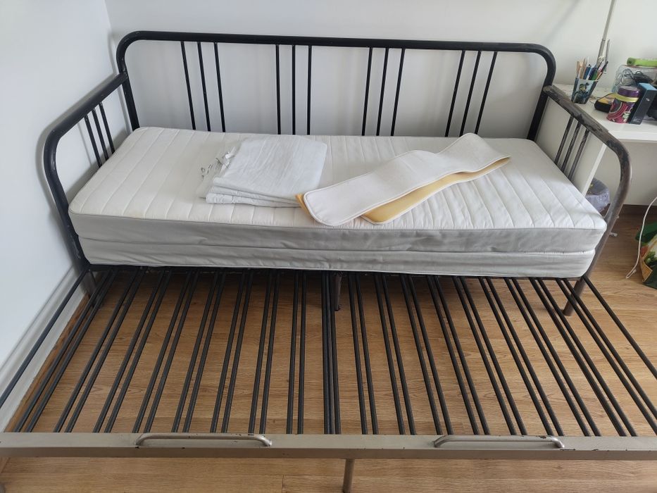 Apenas hoje Sofá cama de ferro  Fyresdal do Ikea com 2 colchões