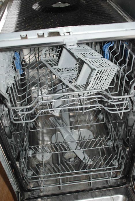 Посудомоечная машинка машина посудомойка INDESIT на запчасти