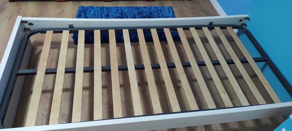 camas impecáveis c/estrados e colchões