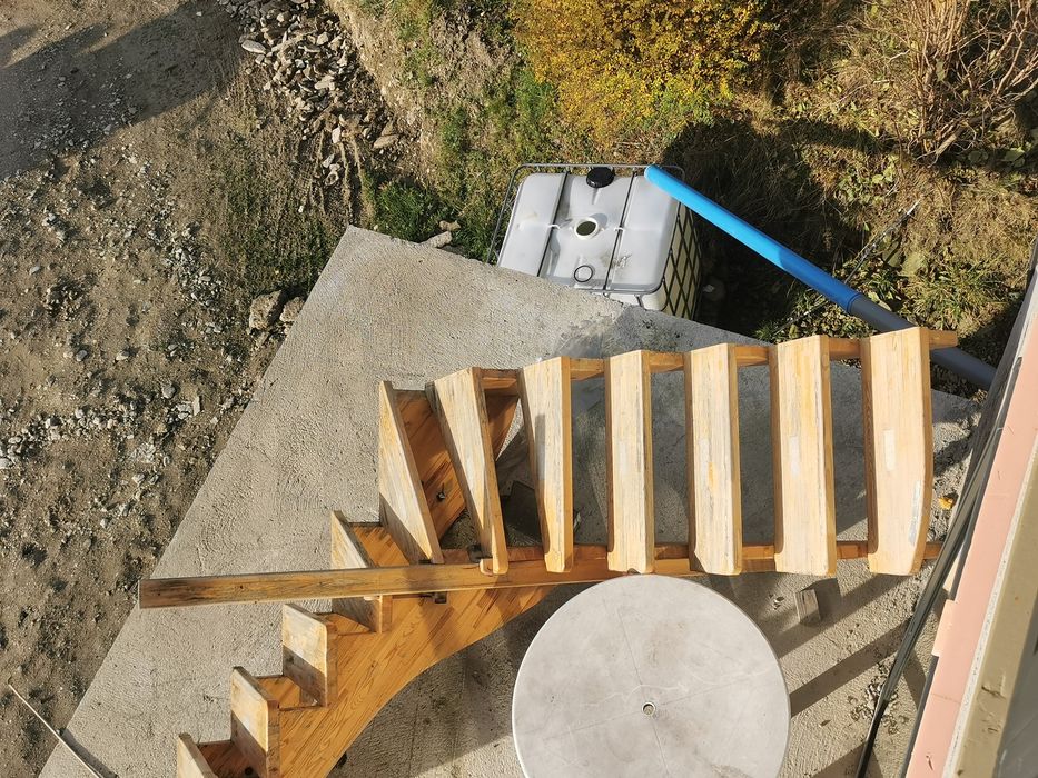 Schody sosnowe  Dobry stan