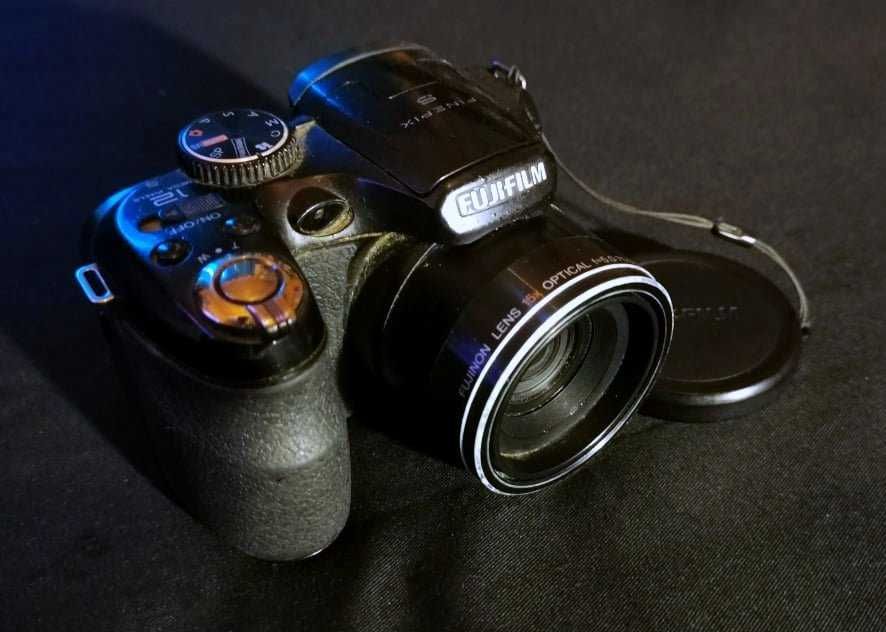 Máquina fotográfica Fujifilm FinePix S1600 com defeito