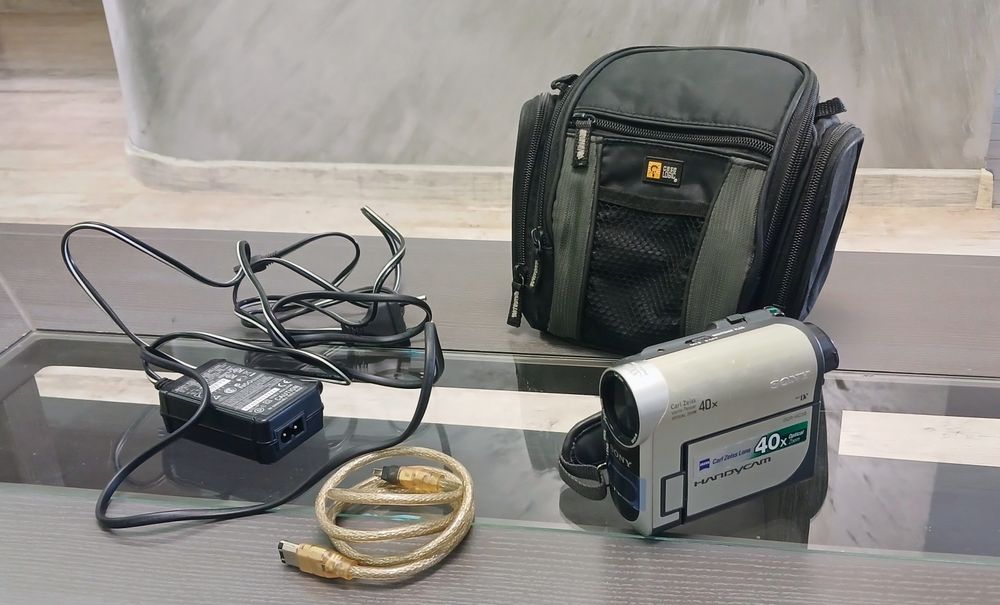 Видеокамера Sony Handycam DCR-HC38 (MiniDV) — комплект